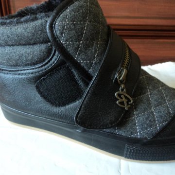 Ботинки демисезонные 37,5, 38+42 на широкую ногу.