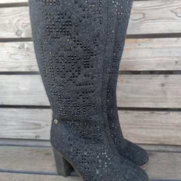 Сапоги женские.