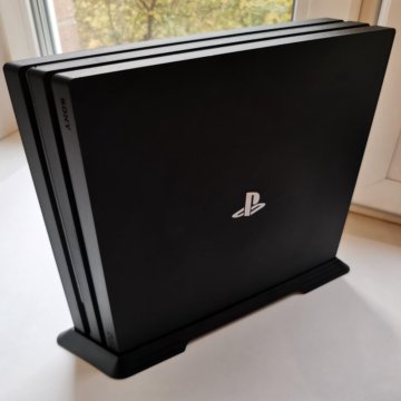 Sony Playstation 4 Pro 1Tb в идеале