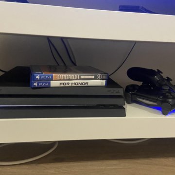 PlayStation PS 4 pro 1 Tb + 2 подписки