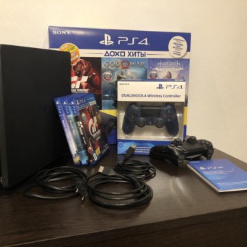 Playstation 4Slim 1тб + 2 геймпада, 3 диска