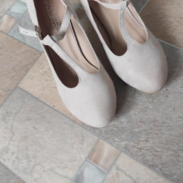 Новые туфли на каблуках La bottine Souriante