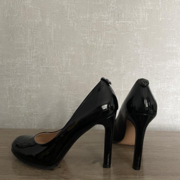 Туфли чёрные лаковые 38 размер