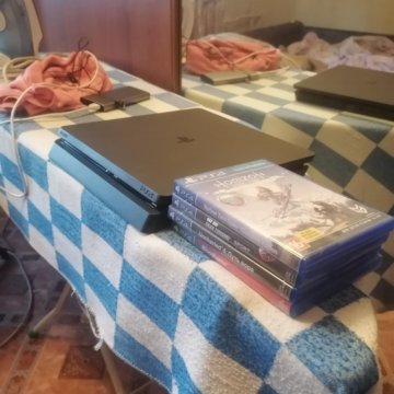 PlayStation 4 + 4 игры