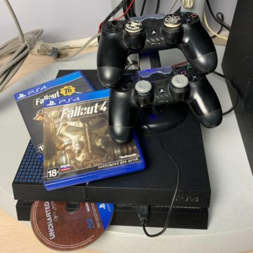 PS4 1tb, 2 геймпада с подставкой, игры