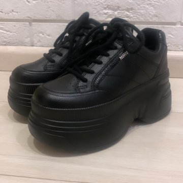 Кроссовки Bershka