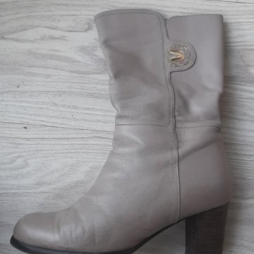 Сапоги кожаные, бежевые р.39