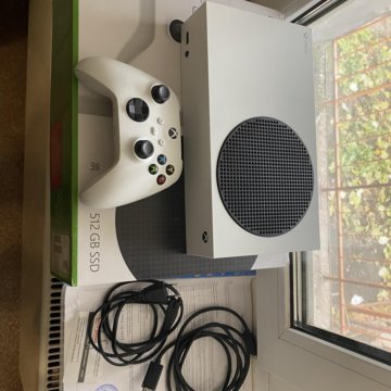 Xbox series s в идеальном состоянии +геймпасс