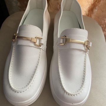 Продам новые мокасины