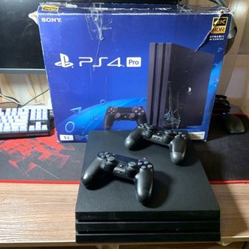 PS4 Pro 1TB + 2 геймпада