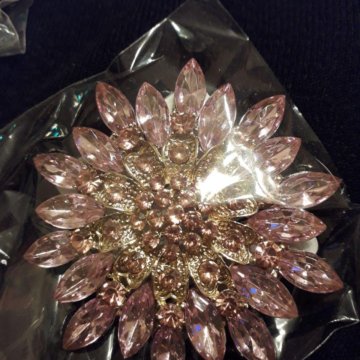 Брошка с кристаллами