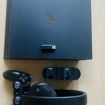 PlayStation 4 Pro + док станция + наушники + игры