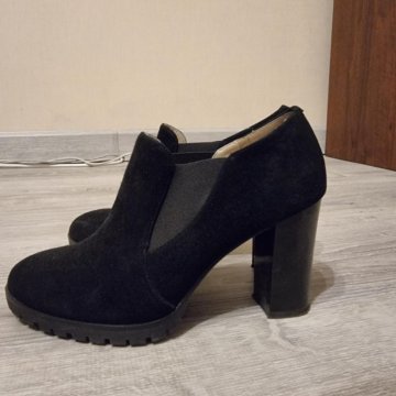 Замшевые ботильоны