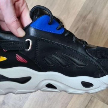 Кроссовки женские