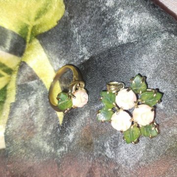 Кольцо и подвеска с кораллом