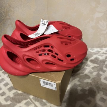 Кроссовки adidas YZY Foam Runner