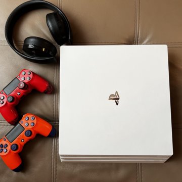 PS4 PRO 1 TB WHITE
