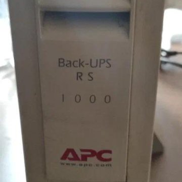 Источник бесперебойного питания APC