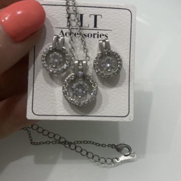 Набор бижутерия 650 р серьги и кулон