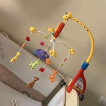 Музыкальный мобиль на кроватку