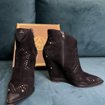 Ботильоны ASH замшевые на скрытой танкетке