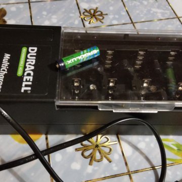 Зарядное для аккумуляторных батареек