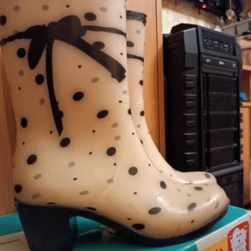 Резиновые сапоги на каблуке 39