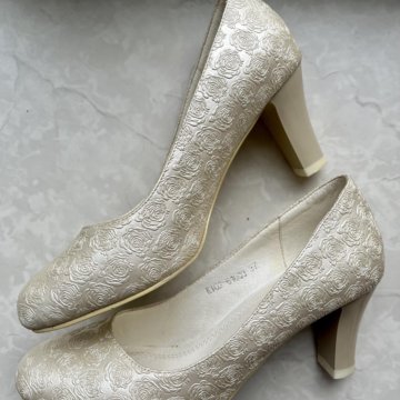 Туфли женские на каблуке