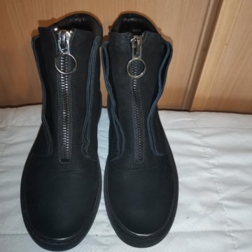 Ботинки женские KISS MOON, Франция. 39р.