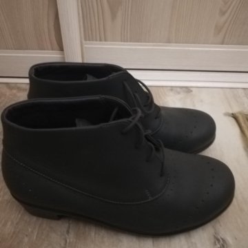 Кожаные демисезонные ботинки