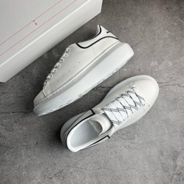 Alexander McQueen Oversized White Black