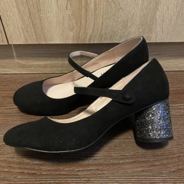 Туфли на небольшом каблуке