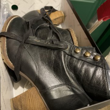 Ботильоны на шнурках