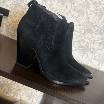 Замшевые ботильоны(казаки), 39 размер