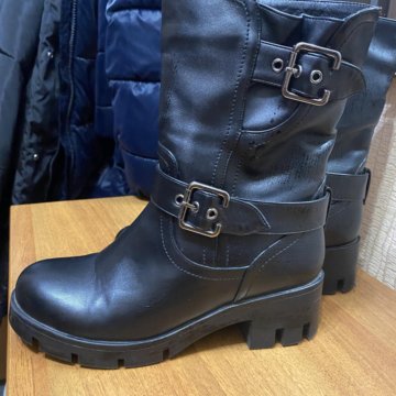 Зимние женские сапоги