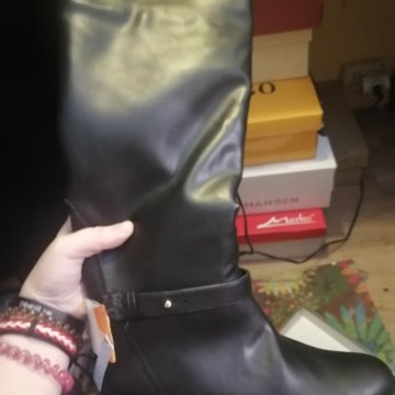 высокие черные сапоги