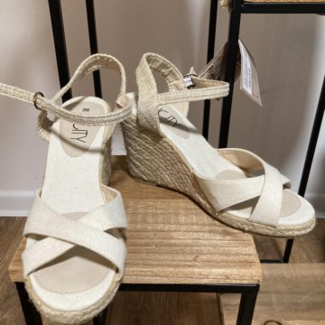 Босоножки новые 36 Incity