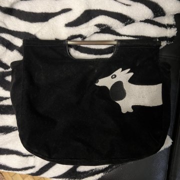 Сумка с вышивкой собачка фирмы Mott