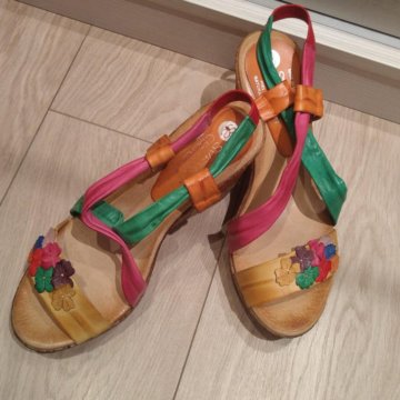 Эффектные босоножки туфли летние