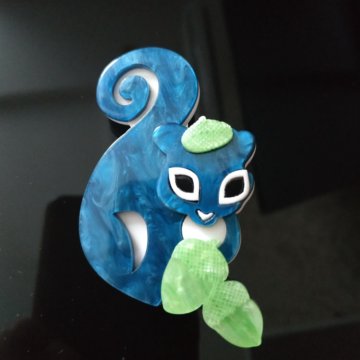 Брошь белочка