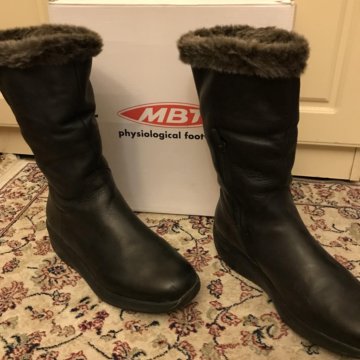 Сапоги продаются