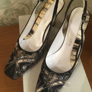 Босоножки accademia 38 размер