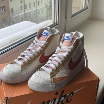 Кроссовки женские оригинальные Nike Blazer Mid 77
