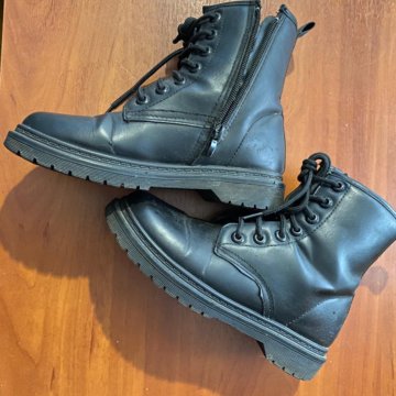 Зимние чёрные ботинки