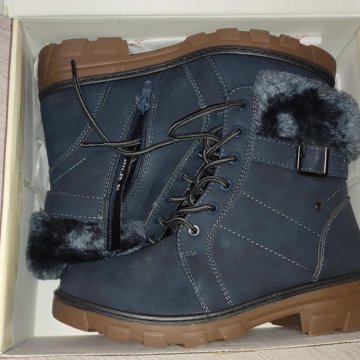 Ботинки зимние новые женские.