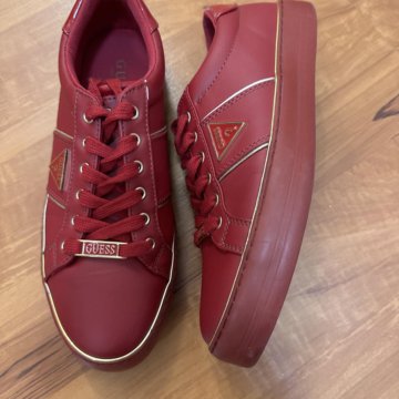 Кроссовки женские