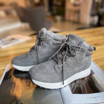 Утеплённые замшевые ботинки Strobbs