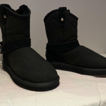 Угги UGG из натуральной овчины черные