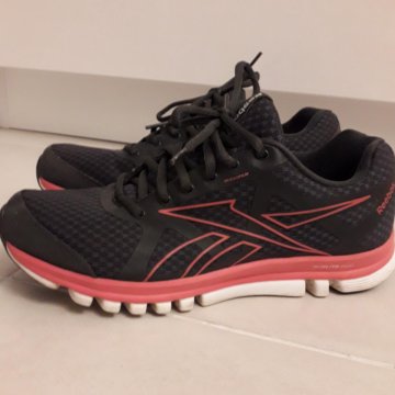 Кроссовки р.39 б/у