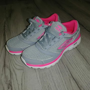 Кроссовки Umbro женские